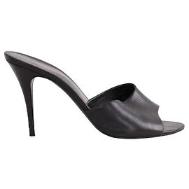 Autre Marque Tacones Saint Laurent de cuero negro Negro
