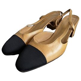 Chanel Zapatos Slingback bicolor Negro Beige