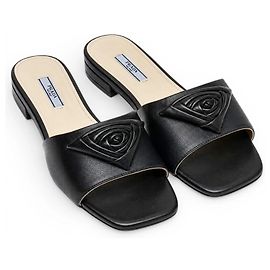 Sandalias planas Prada de cuero negro detalle rosa Negro