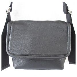 Autre Marque PAPILLONNER Schultertasche aus Leder Schwarz