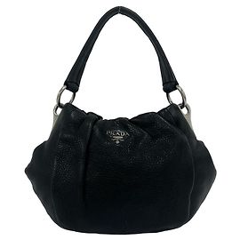 Prada Handtasche aus schwarzem Vitello Daino Leder Schwarz