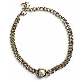 Collar gargantilla Chanel B22S de strass, logo Coco y perlas eco Blanco Dorado