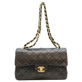 Chanel Schultertasche aus schwarzem gestepptem Lammleder Schwarz