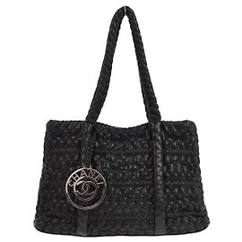 Chanel Hidden Chain Wrinkled Lambskin Large Schwarz