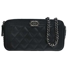 Chanel Boy Double Zip Clutch mit Kette aus gestepptem Lammleder Schwarz