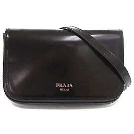 Prada Schultertasche aus schwarzem Leder Schwarz