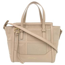 Bolsa Salvatore Ferragamo Amy Gancini Bege