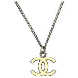 Colar Chanel Coco Mark Prata Fora de branco