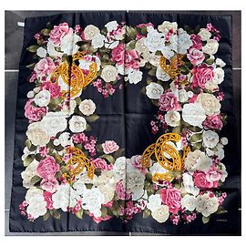 Chanel Lenço quadrado de seda com estampa de flores e logótipos CC Preto Rosa Branco Multicor Dourado