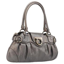 Bolso Salvatore Ferragamo Gancini efecto coco Silver Gold Auth 205427A Plata Dorado