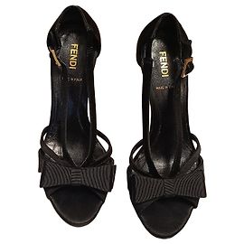 Fendi Satin-Sandalen Schwarz mit Schleife Schwarz
