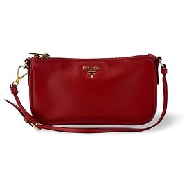 Prada Mini em couro Saffiano com zíper Vermelho