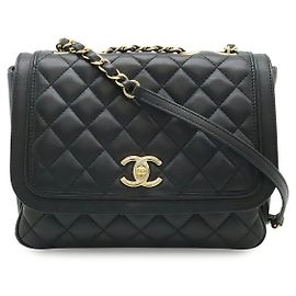 Chanel Matelassé Schultertasche mit Kette Schwarz
