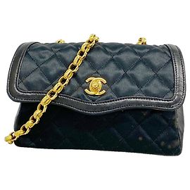 Chanel Matelassé Schultertasche mit Kette Schwarz