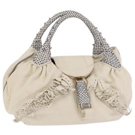 Sac à main FENDI Spy Bag en cuir Blanc Or Auth 207411V Blanc Doré