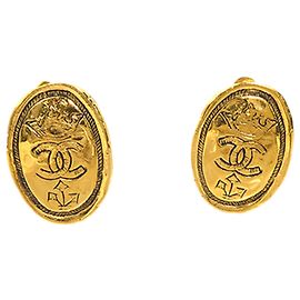 Brincos de pressão ovais Crown Chanel CC banhados a ouro Dourado