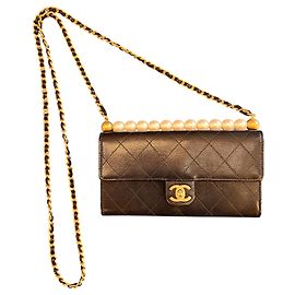 Clutch Chanel Chic Pearls 2019 em pele de cabra acolchoada com corrente Outro