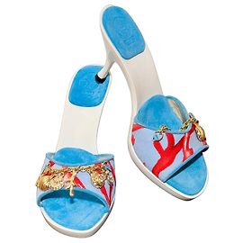 Sandali Versace in camoscio con Charms Marini Bianco Rosso Blu D'oro