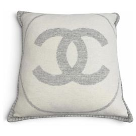 Almofada CHANEL 18V em mistura de cashmere Marrom Fora de branco