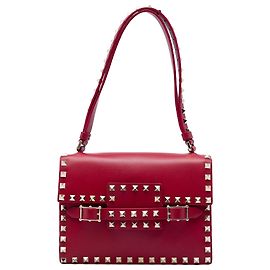 Valentino Rockstud Schultertasche mit Klappe aus rotem Leder Rot
