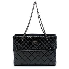 Chanel Reissue 2.55 Tote aus schwarzem Lackleder gesteppt Schwarz
