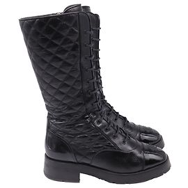 Botas de combate de media caña acolchadas CC Chanel en cuero negro Negro