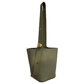 Loewe Pebble Bucket Bag aus Leder Grün