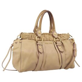 Bolso de mano Miu Miu de cuero 2way Beige Gold Auth 167656M Beige Dorado