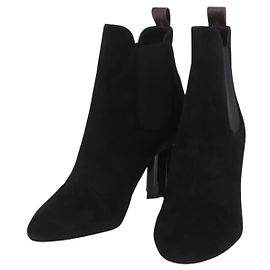 LOUIS VUITTON Botas Curtas de Camurça 40 Black LV Auth 204942M Preto