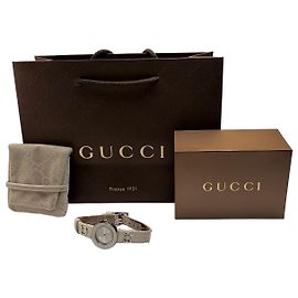 Relógio Vintage Gucci com pulseira de couro c. 2000s Cream Silver Bege
