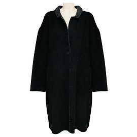Abrigo de piel de alpaca Givenchy gris carbón oscuro / negro con solapas contrastadas, botonadura sencilla Gris