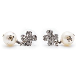 Chanel Orecchini in perle artificiali e strass a quadrifoglio Argento Bianco