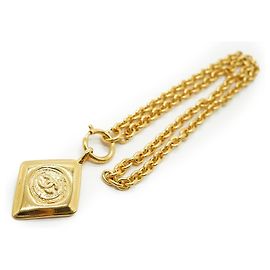 Chanel Collier pendentif Vintage CC en forme de diamant GP Doré