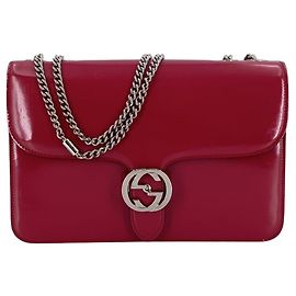 Gucci Sac à épaule Medium en cuir verni magenta avec GG entrelacés Rose