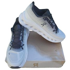 Autre Marque On Cloudtilt Sneaker Weiß und Schwarz Schwarz Weiß