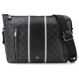 Louis Vuitton Apollo PM Monogram Eclipse Flash Shoulder Handbag M43410 Negro Monograma