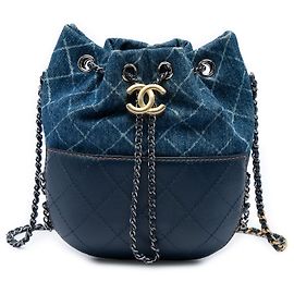 Bolsa Bucket Gabrielle Chanel em denim estampado azul e couro de bezerro acolchoado, Small Azul Outro