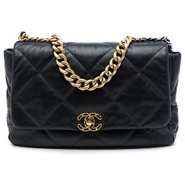 Chanel Black Maxi Lambskin 19 Flap Nero