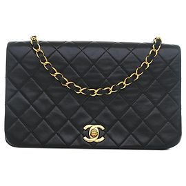 Chanel Black CC Quilted Lambskin Turnlock Full Single Flap Schwarz