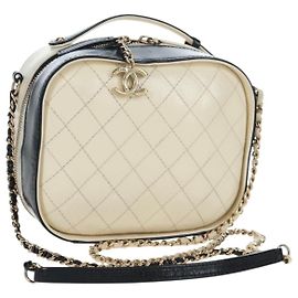 Bolso Vanity CHANEL Matelasse con cadena de cuero 2way White Gold CC Auth 206845A Blanco Dorado