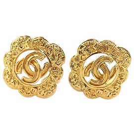 Brincos de pressão Chanel CC logo banhados a ouro com flores Dourado