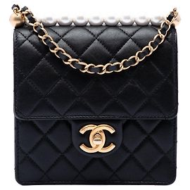 Borsa a tracolla Chanel Small Quilted Lambskin Chic Pearls nera Nero