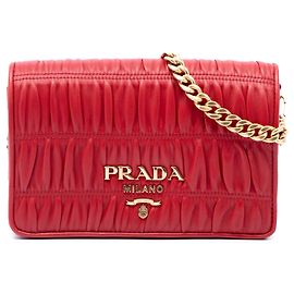 Bolsa Tiracolo com Aba e Corrente Prada Nappa Gaufre vermelha Vermelho