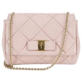 Bolsa de Ombro com Corrente em Couro Matelassê Salvatore Ferragamo Vara Ribbon Rosa