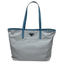 Tote Prada em Tessuto Symbole Triangolo azul com acabamentos em Saffiano Azul Azul claro