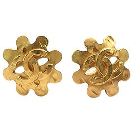 Orecchini a clip Chanel Gold CC placcati oro con fiore D'oro