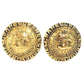 Boucles d'oreilles clips rondes Chanel Gold CC avec logo plaqué or Doré