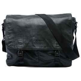 Bolsa Camera Prada em couro de bezerro macio preto com aba e fivela dupla Preto