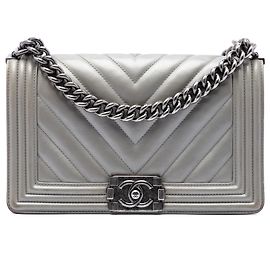 Chanel Silver Old Medium Chevron Caviar Boy Flap Silber