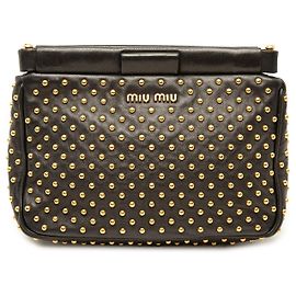 Clutch de piel con tachuelas negras Miu Miu Negro
